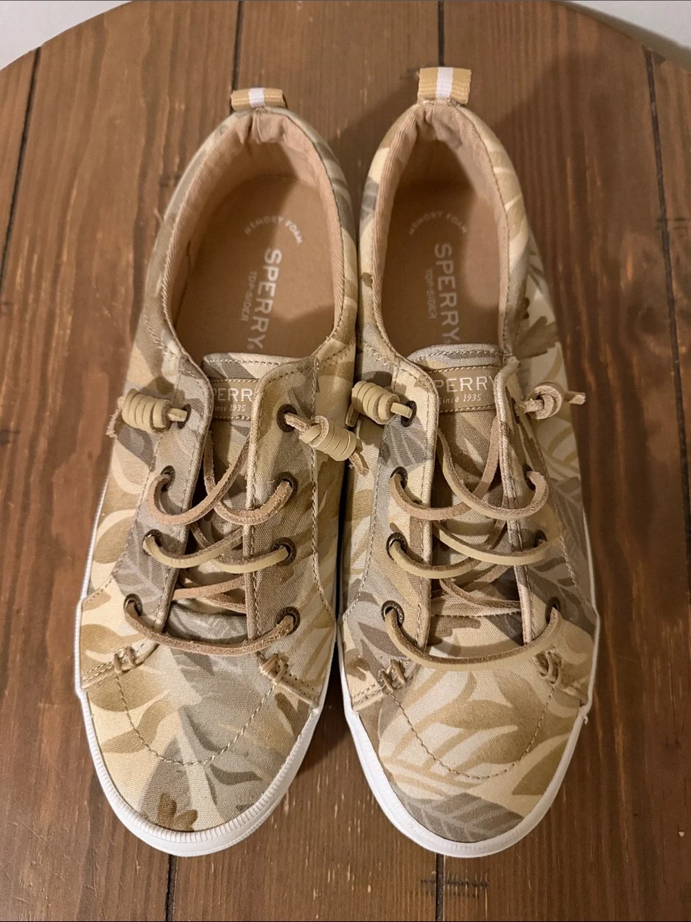 Sperry Women's Tan and Beige Leaf-Print Canvas Sneakers